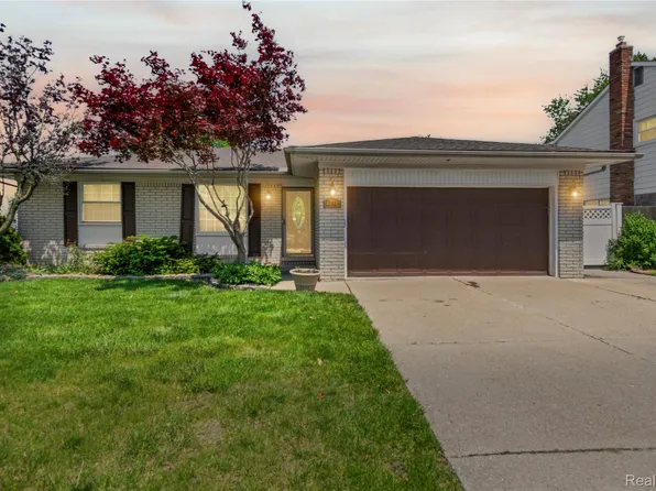 22356 Woodstock Ct, Woodhaven, MI 48183