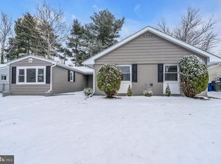56 Barrington Ln, Willingboro, NJ 08046