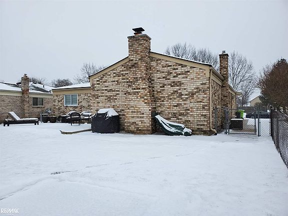 3rd image of 13923 Grove Park Dr