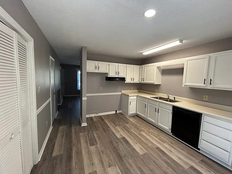 2864 Mountcrest Cir NW — Photo 10