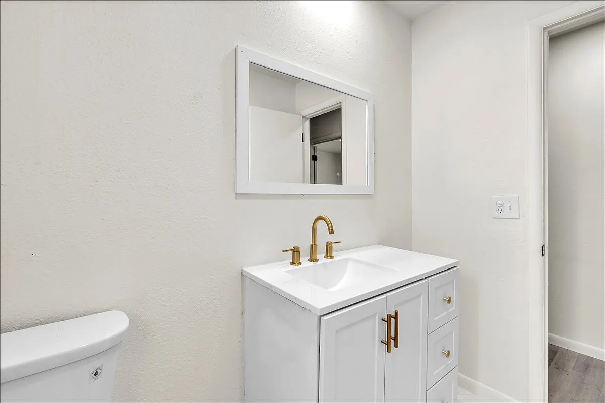 3 bed, 2068 sqft, $2,325 — Photo 3