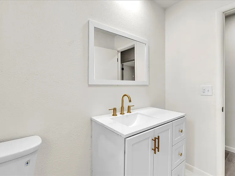 10313 N McKinley Ave — Photo 3