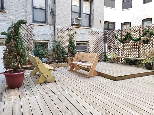 Rented by Signature Property Realty | media 20