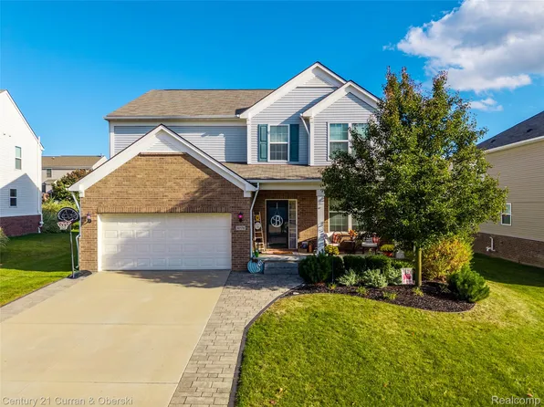 30178 Macintosh Ln, New Hudson, MI 48165