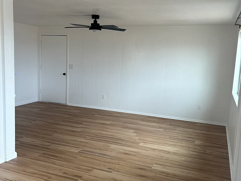 2049 Desoto St — Photo 13