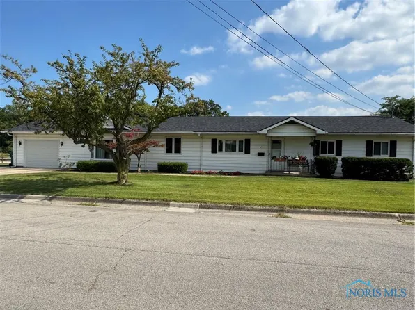 45 Santus Dr, Rossford, OH 43460