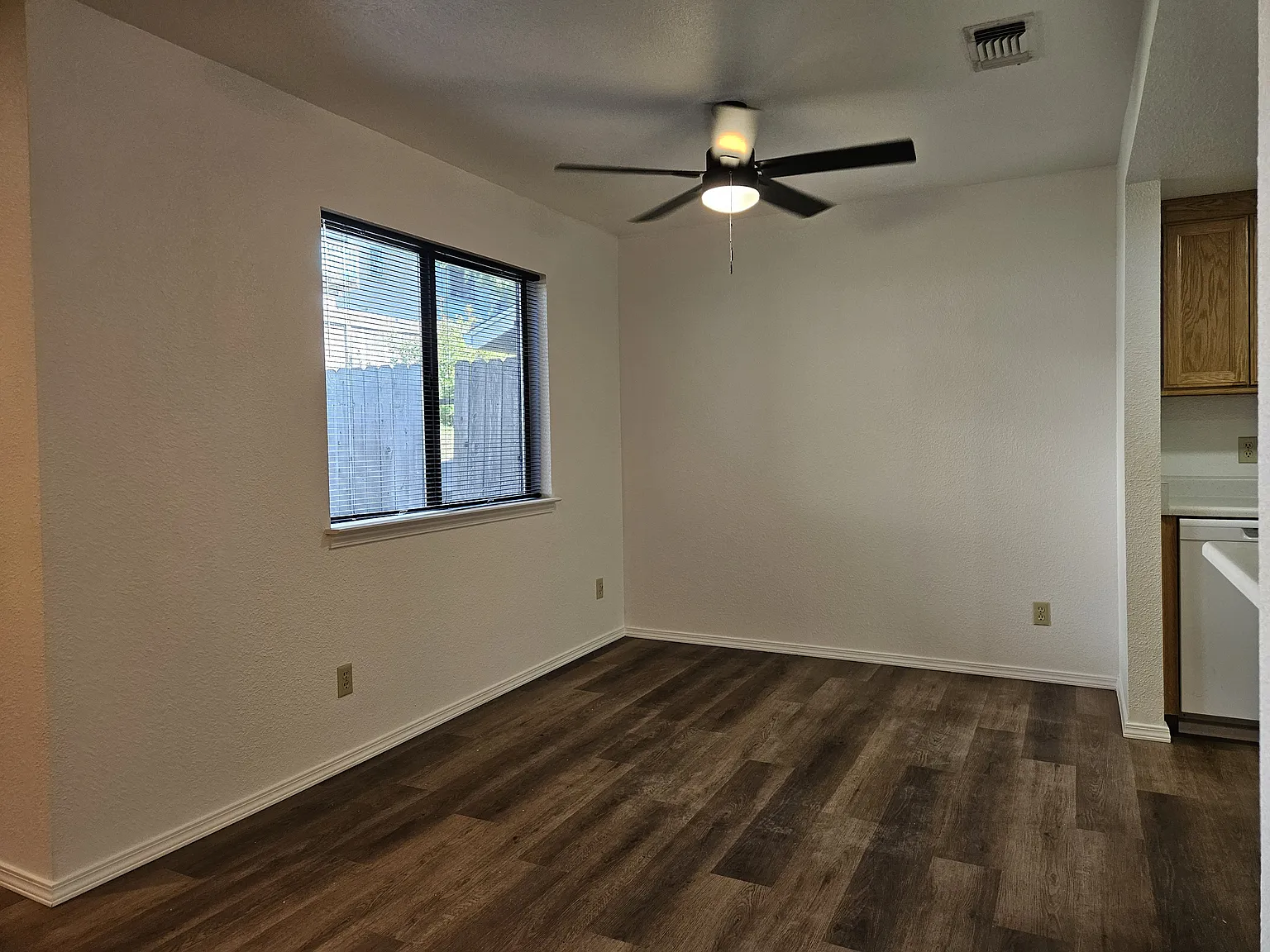 2 bed, 1168 sqft, $1,800 — Photo 4