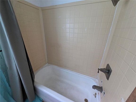 5th image of 8504 E 87th St