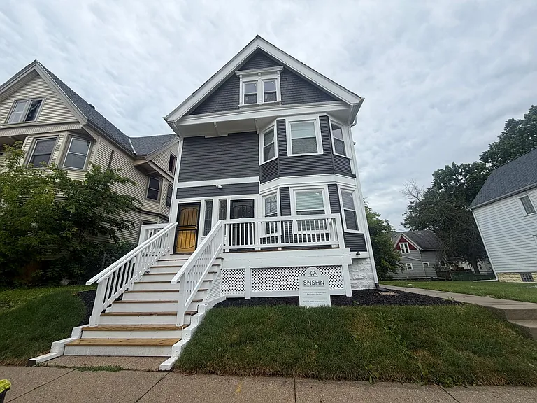 329-31 W Chambers St — Photo 1