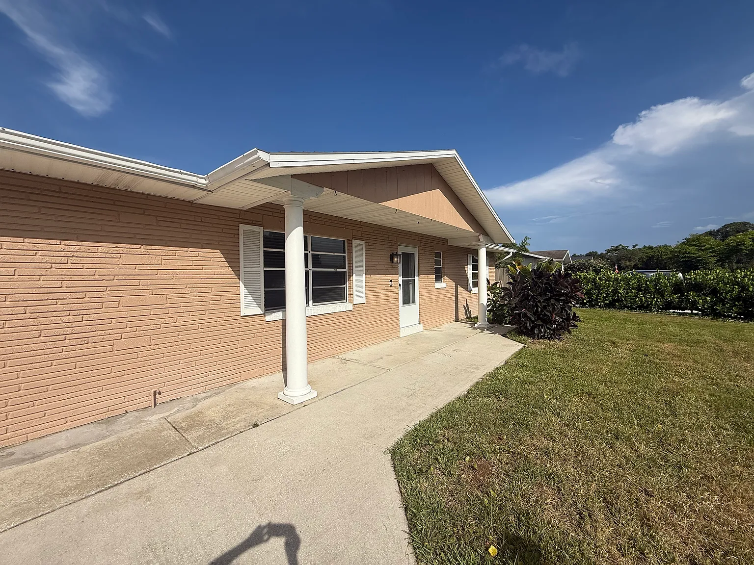 2 bed, 1194 sqft, $1,900 — Photo 1