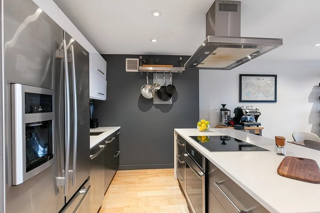 2 bed, 890 sqft, $3,600 — Photo 2