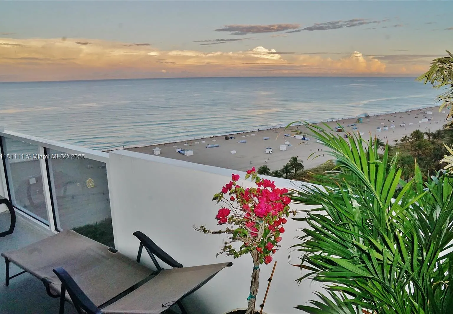 The Decoplage Condo — Photo 2
