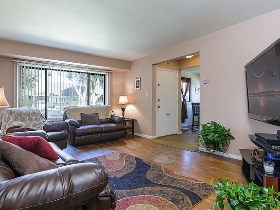 3rd image of 3148 Entrada Dr