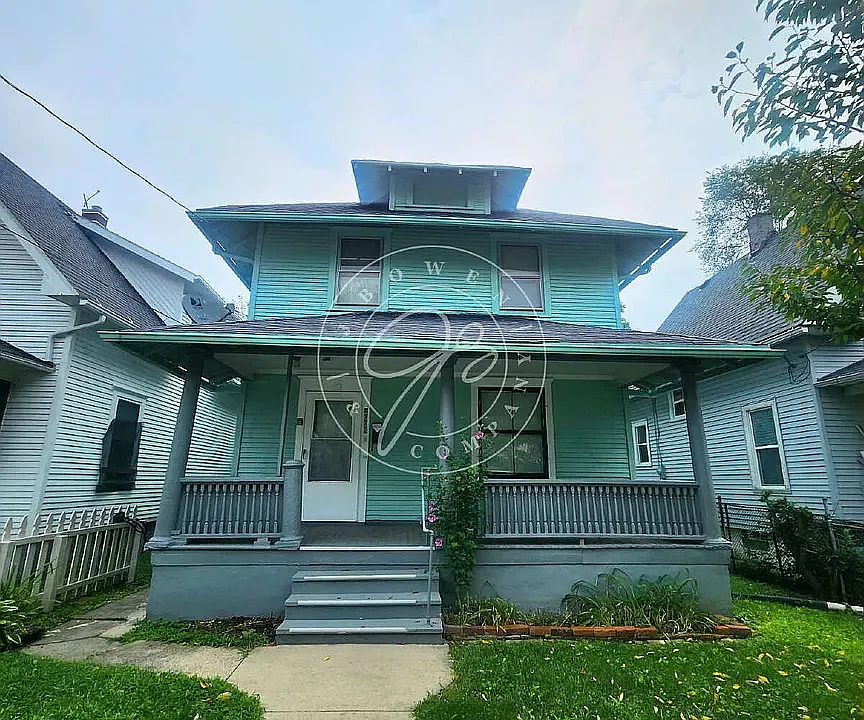 2908 Lawrence Ave