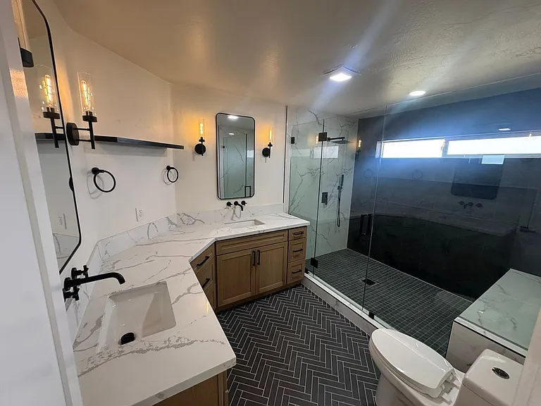 1047 Sangamon Ave — Photo 13