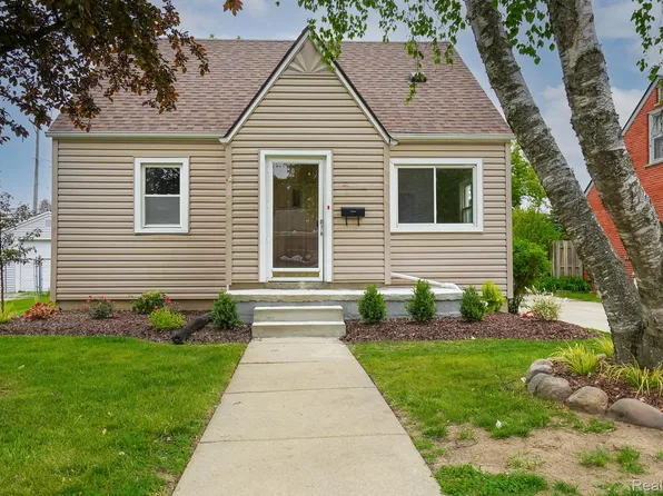 16317 Aurora Ave, Eastpointe, MI 48021