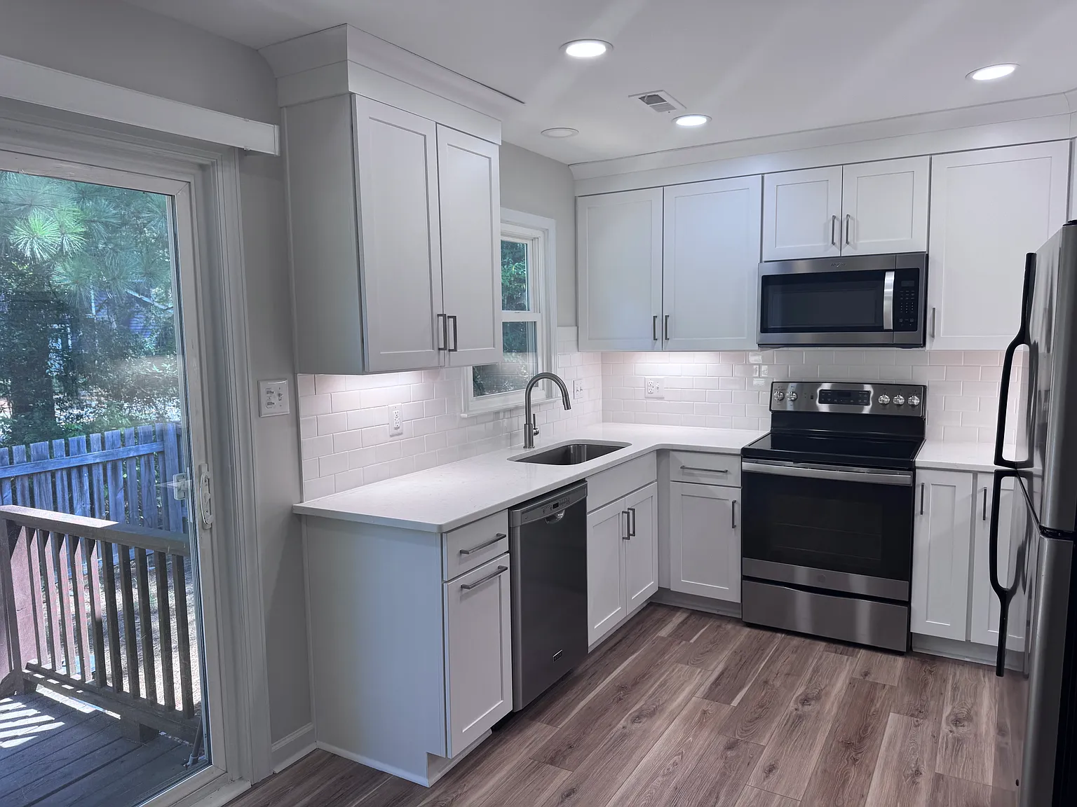 2 bed, 1.5 bath, 975 sqft, $1,850 — Photo 3