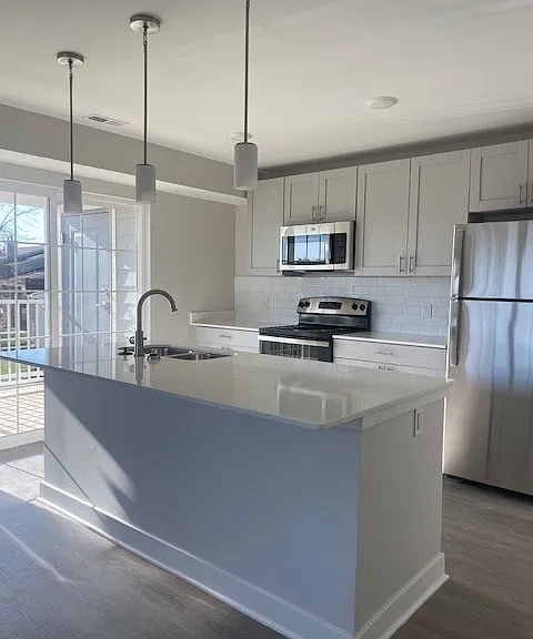 Derby Stakes
1bed1bath