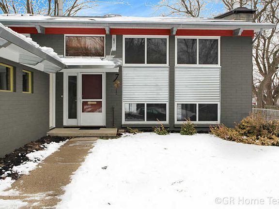 3rd image of 1812 Onaway Dr SE