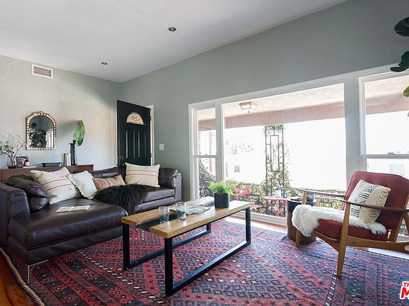 3rd image of 3541 Dahlia Ave