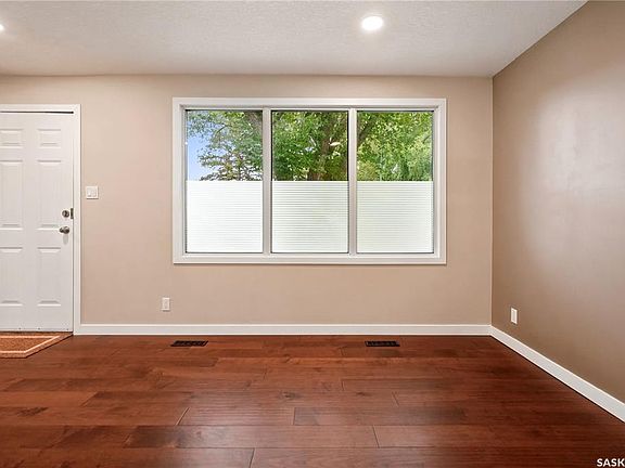 4th image of 110 McCannel STREET