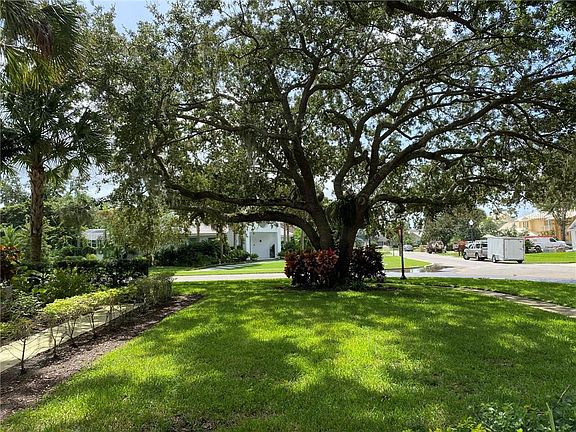 5th image of 9193 Bay Point Dr