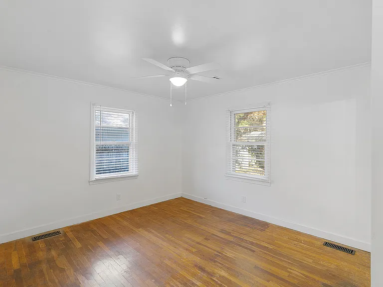 60 Russell Rd — Photo 11