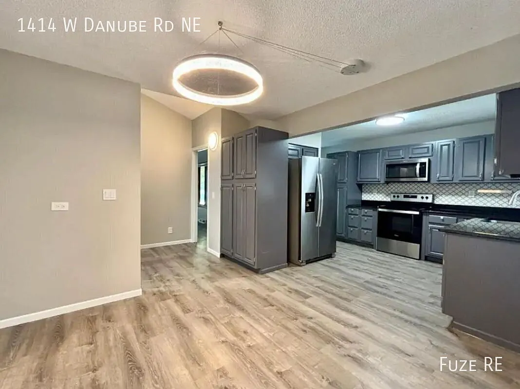 Beautifully Updated 4-Bedroom Home in Fridley! — Photo 4