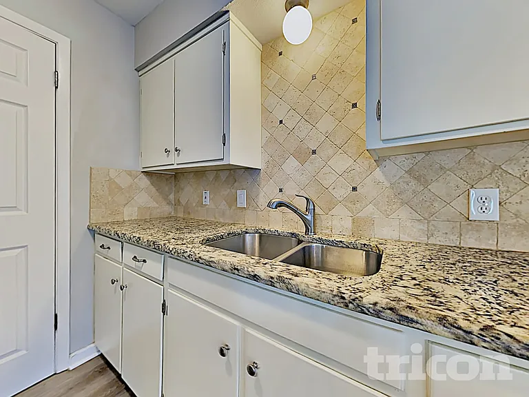 1803 Westcrest Dr — Photo 8