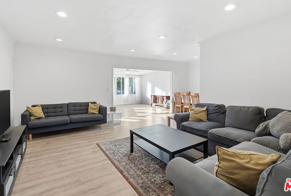 1st image of 10401 Amigo Ave