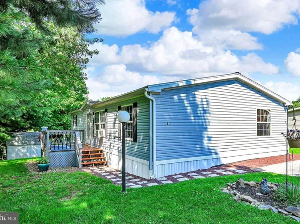4 Hawthorne Ln, Hamburg, PA 19526
