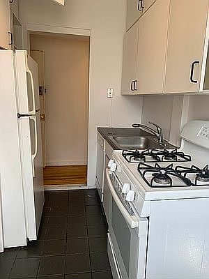 2nd image of 440 E 6th St #4S