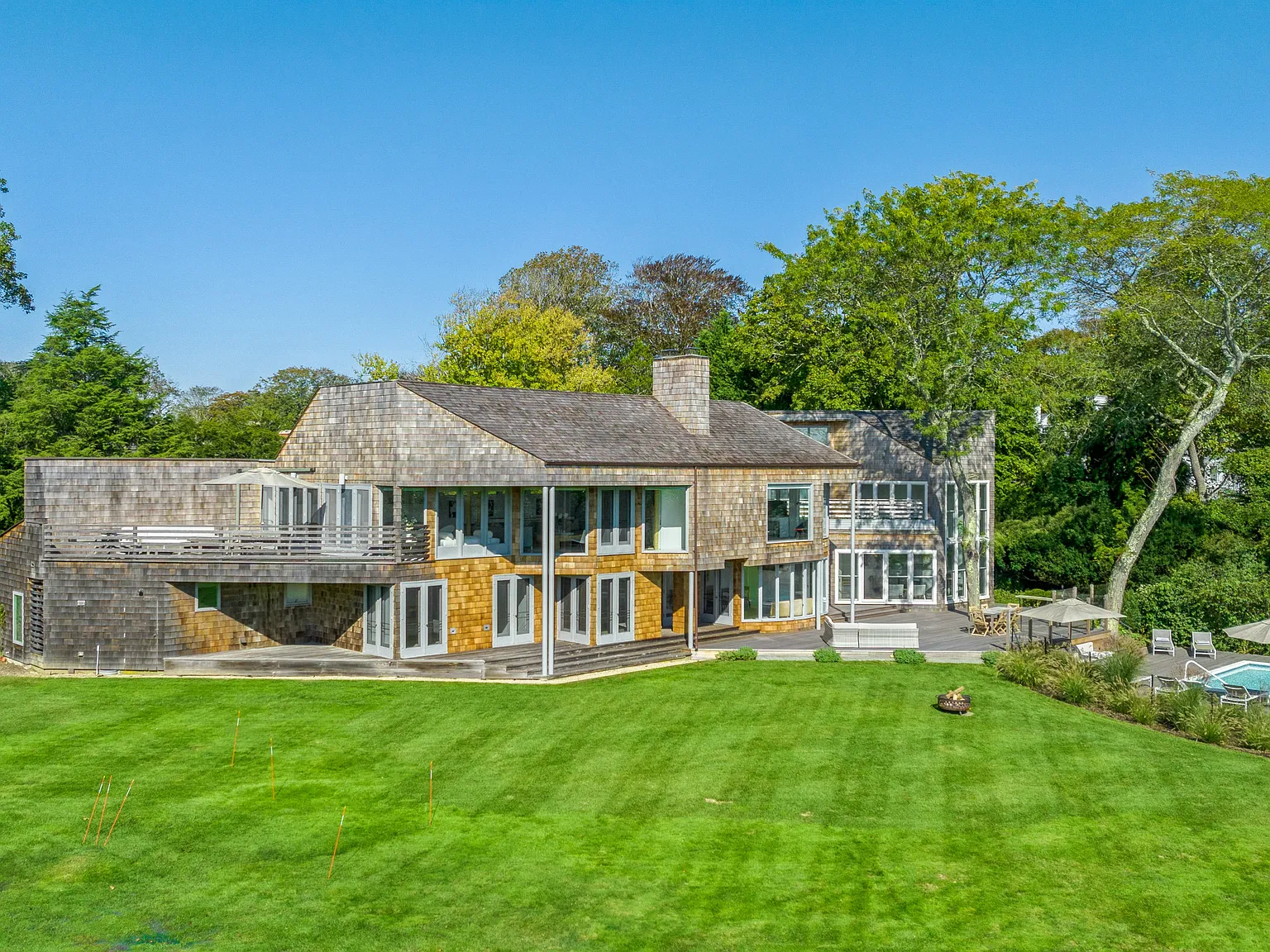 Ocean Breezes and Ocean Views - Mid-Century Modern on Hook Pond — Photo 3