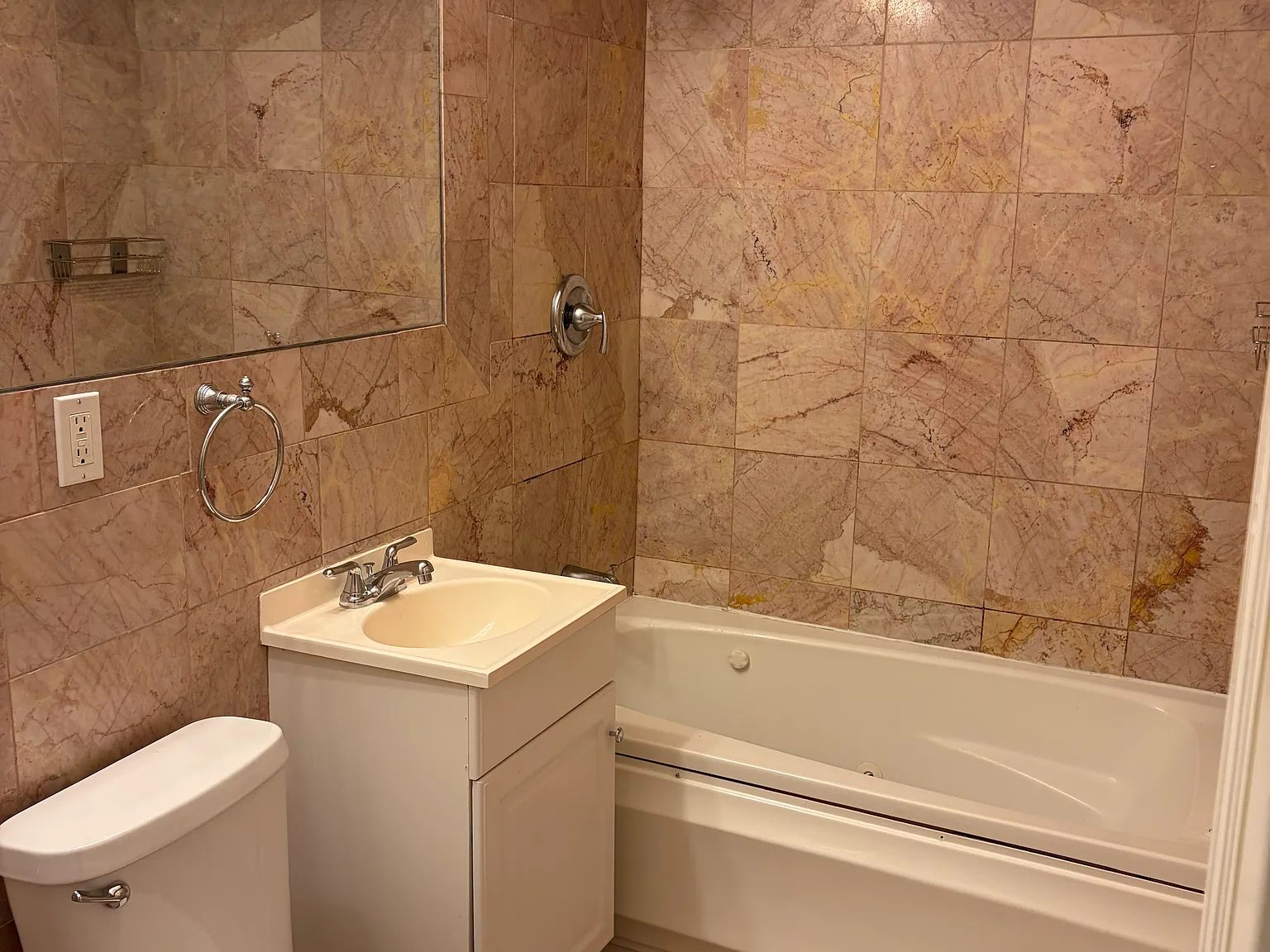 1 bed, 900 sqft, $950 — Photo 3