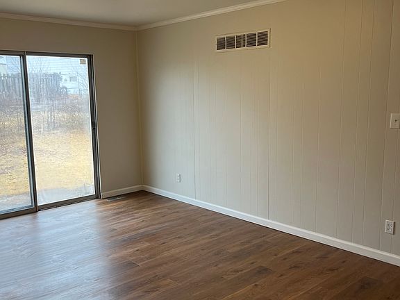 3rd image of 1239 Bellabrook Dr