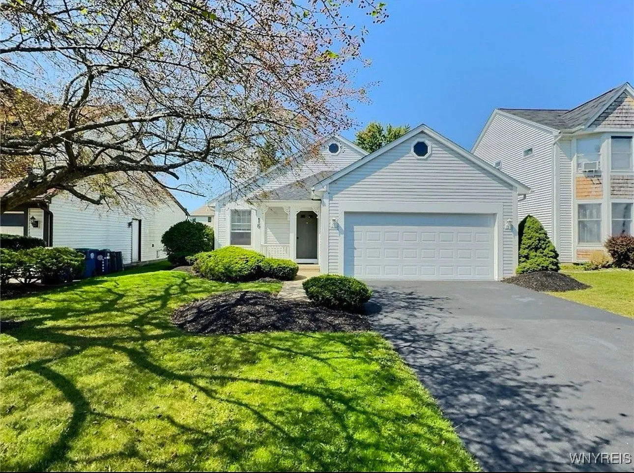 3 bed, 1300 sqft, $2,700 — Photo 1