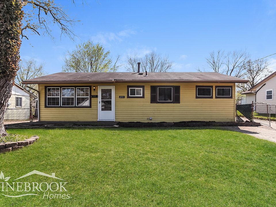 1st image of 2551 Mariposa Dr