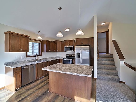 2nd image of 978 York Ct