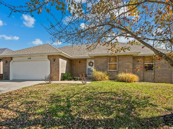 5128 S Ivey Lane, Battlefield, MO 65619