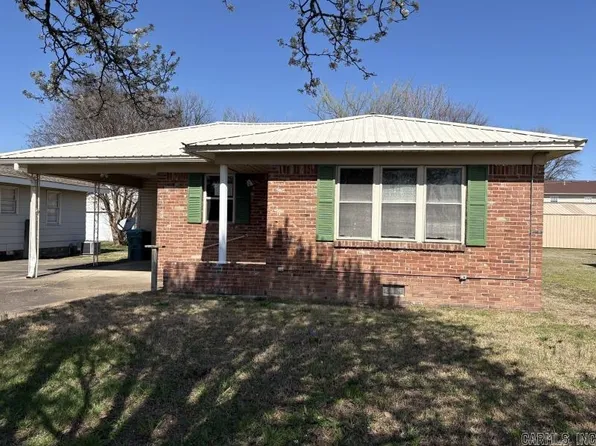 906 W 19th St, Caruthersville, MO 63830