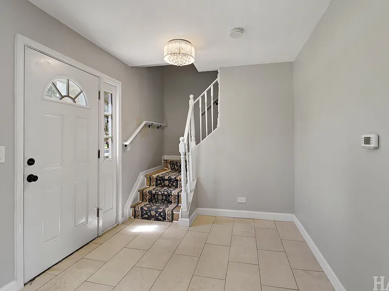 2208 Kensington Dr — Photo 43