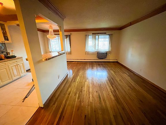 5th image of 466 Berriman St