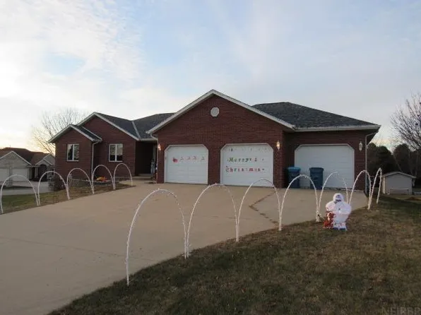 901 9th Ave SE, Cascade, IA 52033