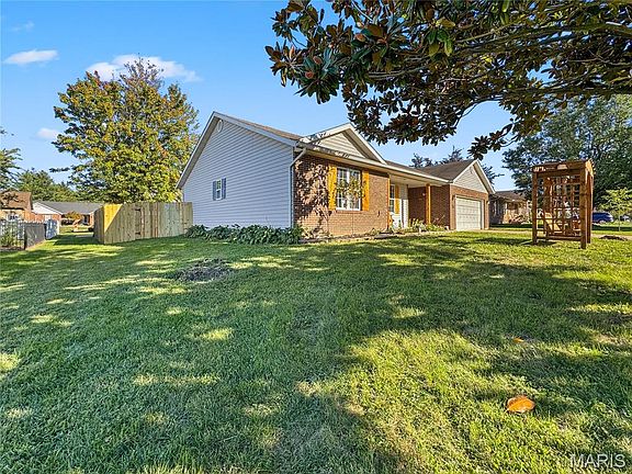 3rd image of 118 Osterhage Dr