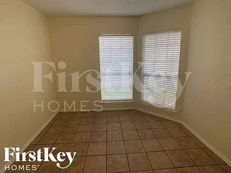 18614 Seaton Dr — Photo 8