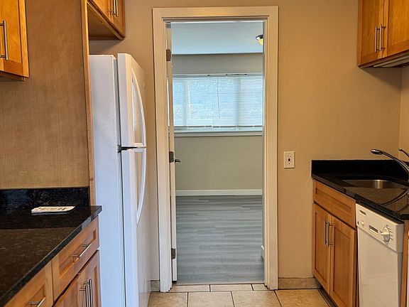 5th image of 225 W Olympic Pl #102