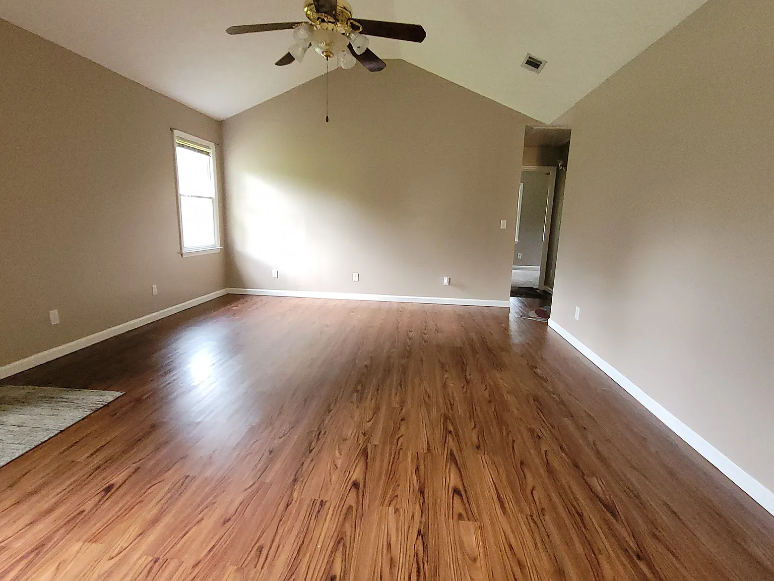 4 bed, 2428 sqft, $2,500 — Photo 4