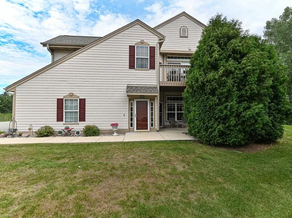 8634 S Roxbury WAY, Oak Creek, WI 53154