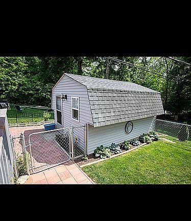 5th image of 545 S Elm St