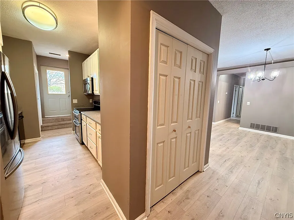 2 bed, 2.0 bath, 1197 sqft, $2,295 — Photo 3